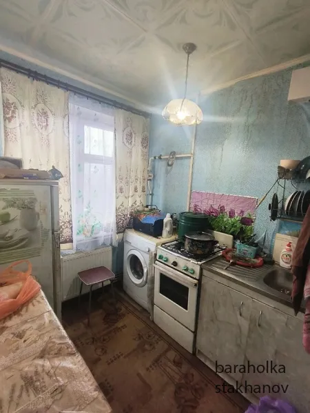 ПРОДАМ 2-КОМНАТНУЮ КВАРТИРУСТАХАНОВ